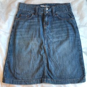 RED ENGINE Distressed Jean Shirt Size 26